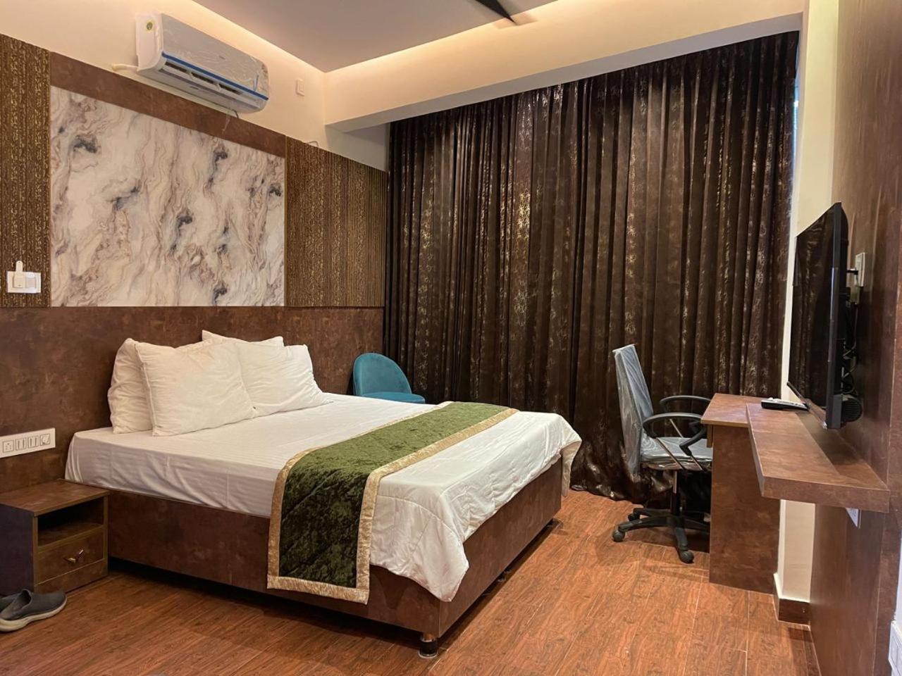 The Taaj Inn Bangalore Exteriör bild