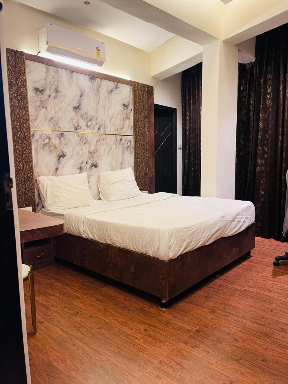 The Taaj Inn Bangalore Exteriör bild